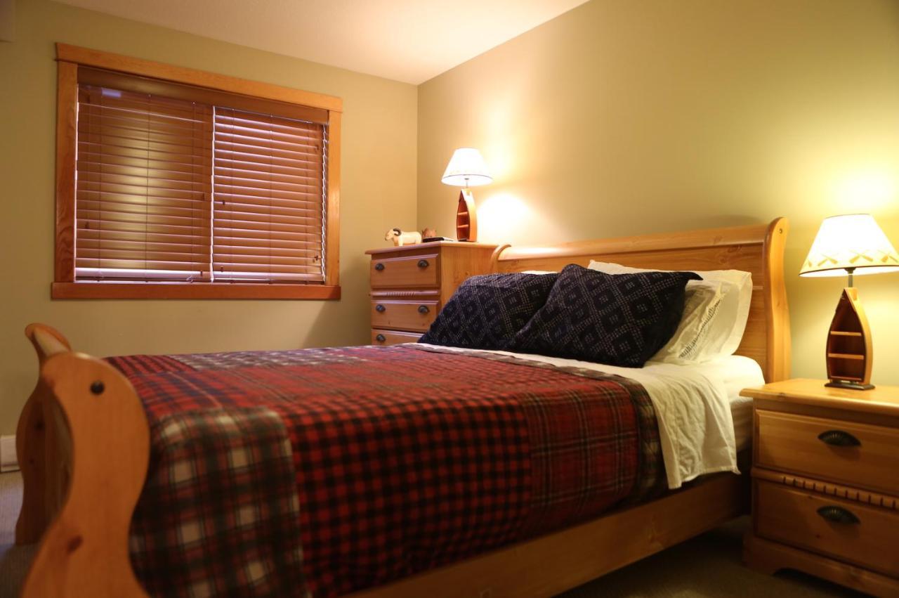 Apartment 405 Bear Creek Crossing แคนมอร์ ภายนอก รูปภาพ